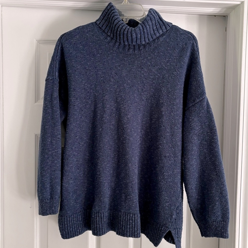 J JILL blue women’s sweater size L Large